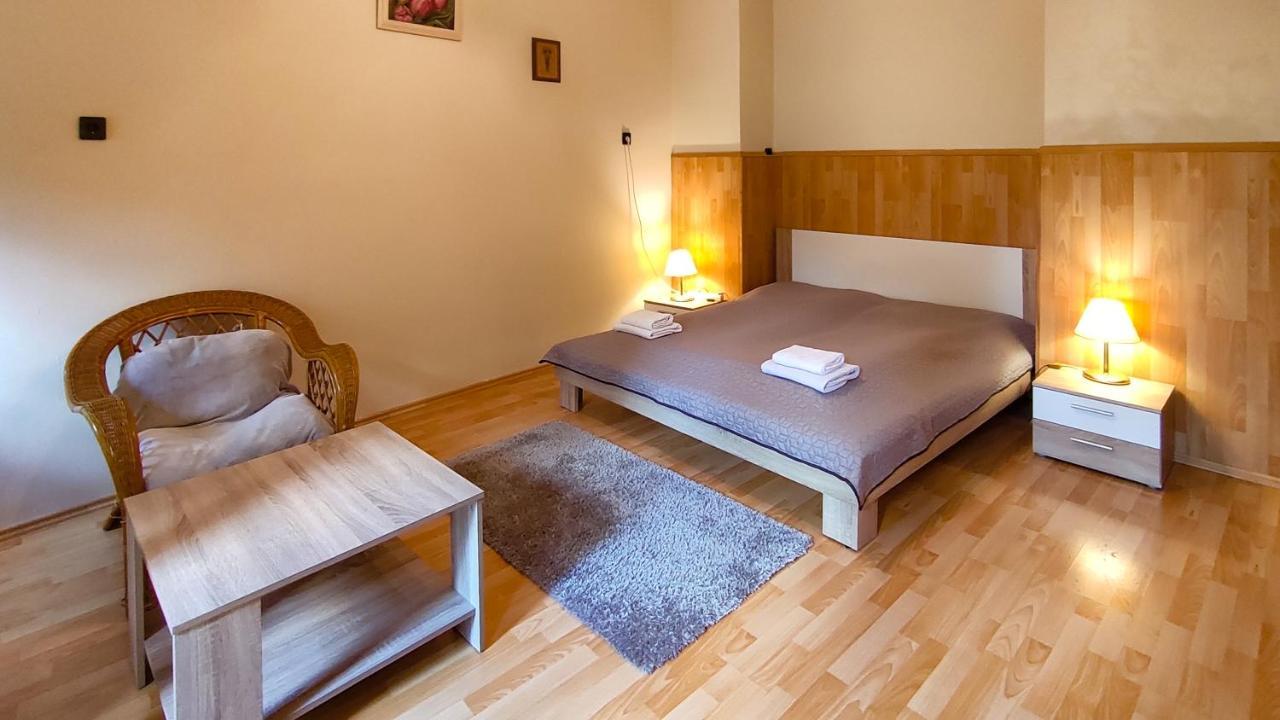 Afrodite Apartmanok Eger Bagian luar foto