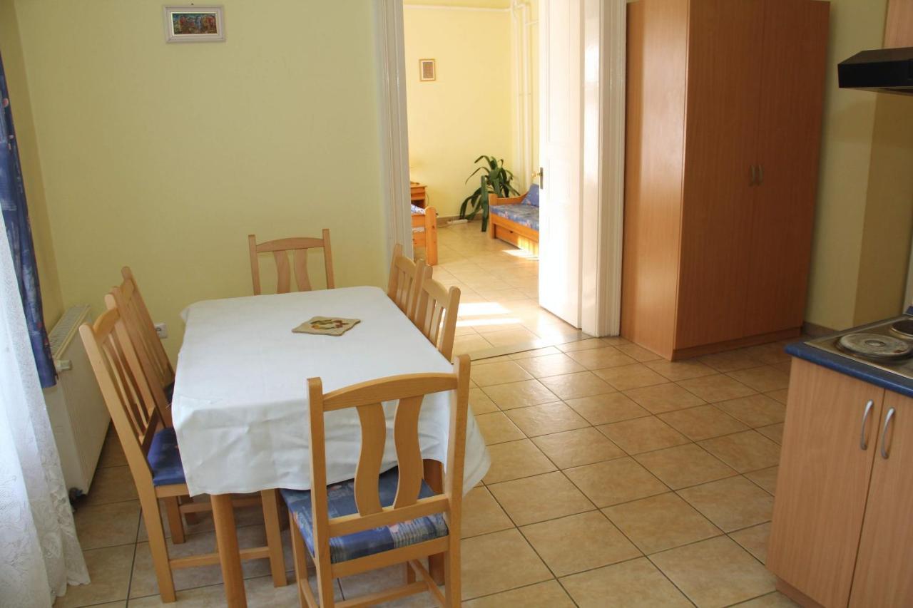 Afrodite Apartmanok Eger Bagian luar foto