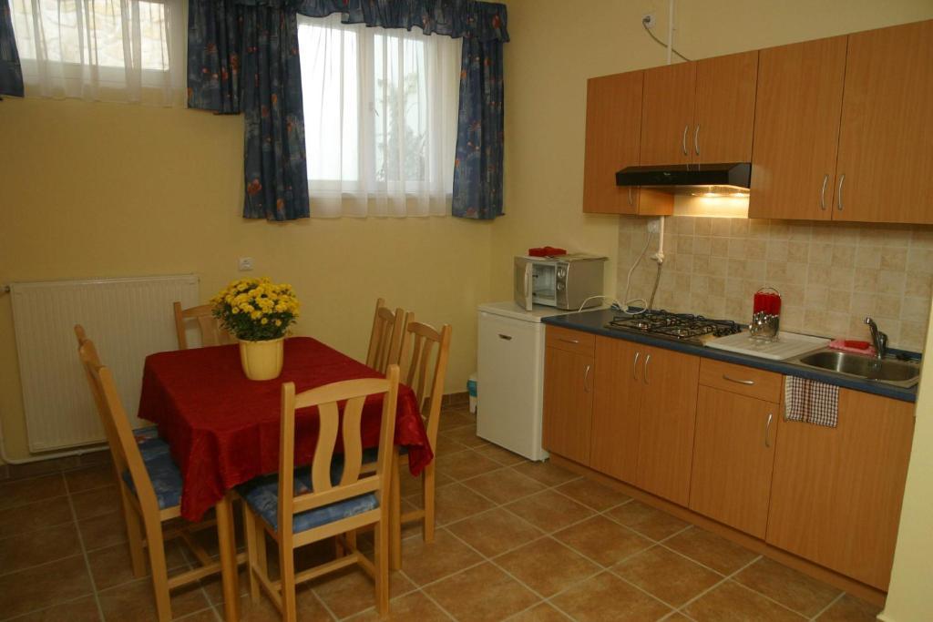 Afrodite Apartmanok Eger Bagian luar foto