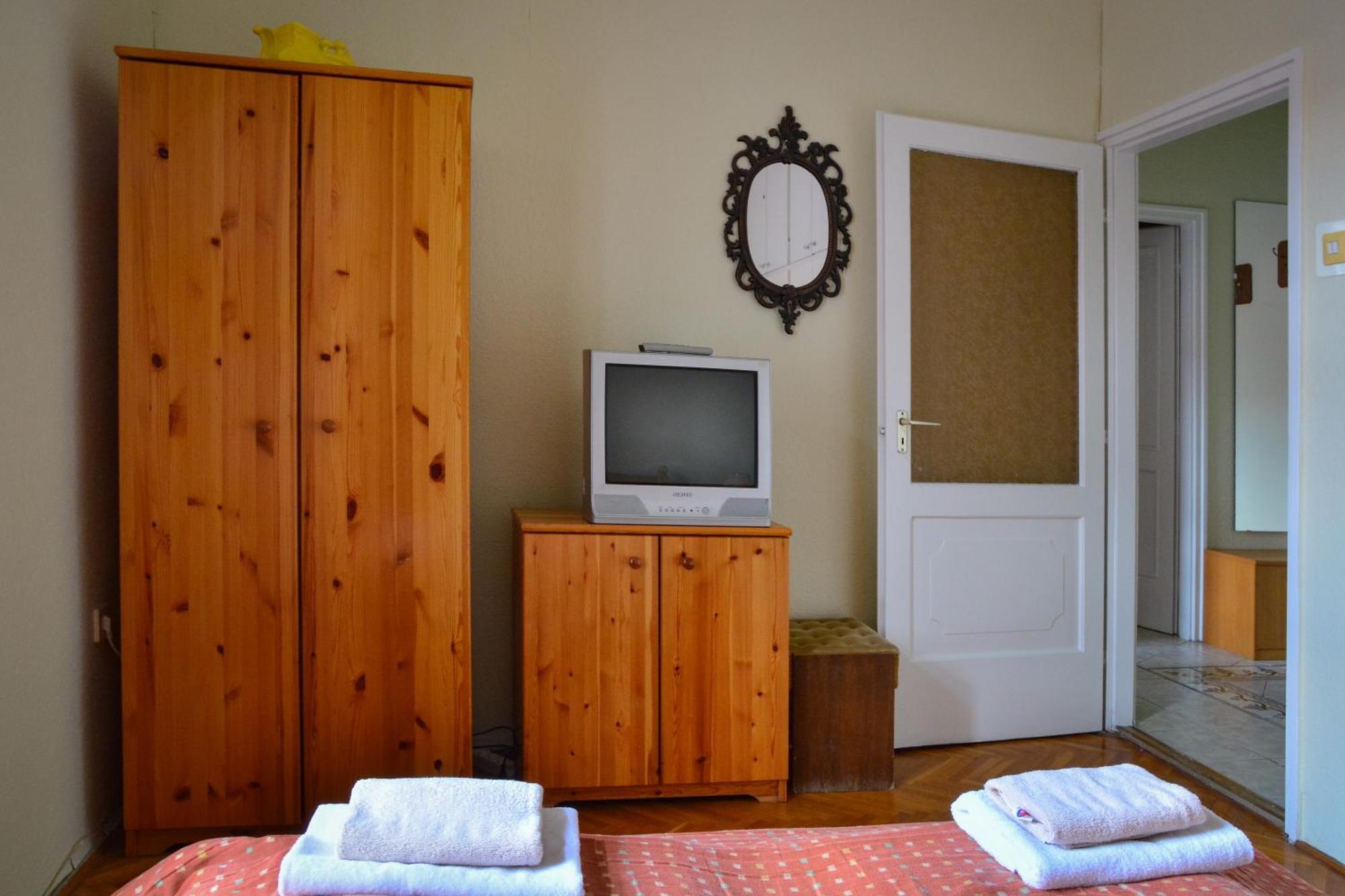 Afrodite Apartmanok Eger Bagian luar foto