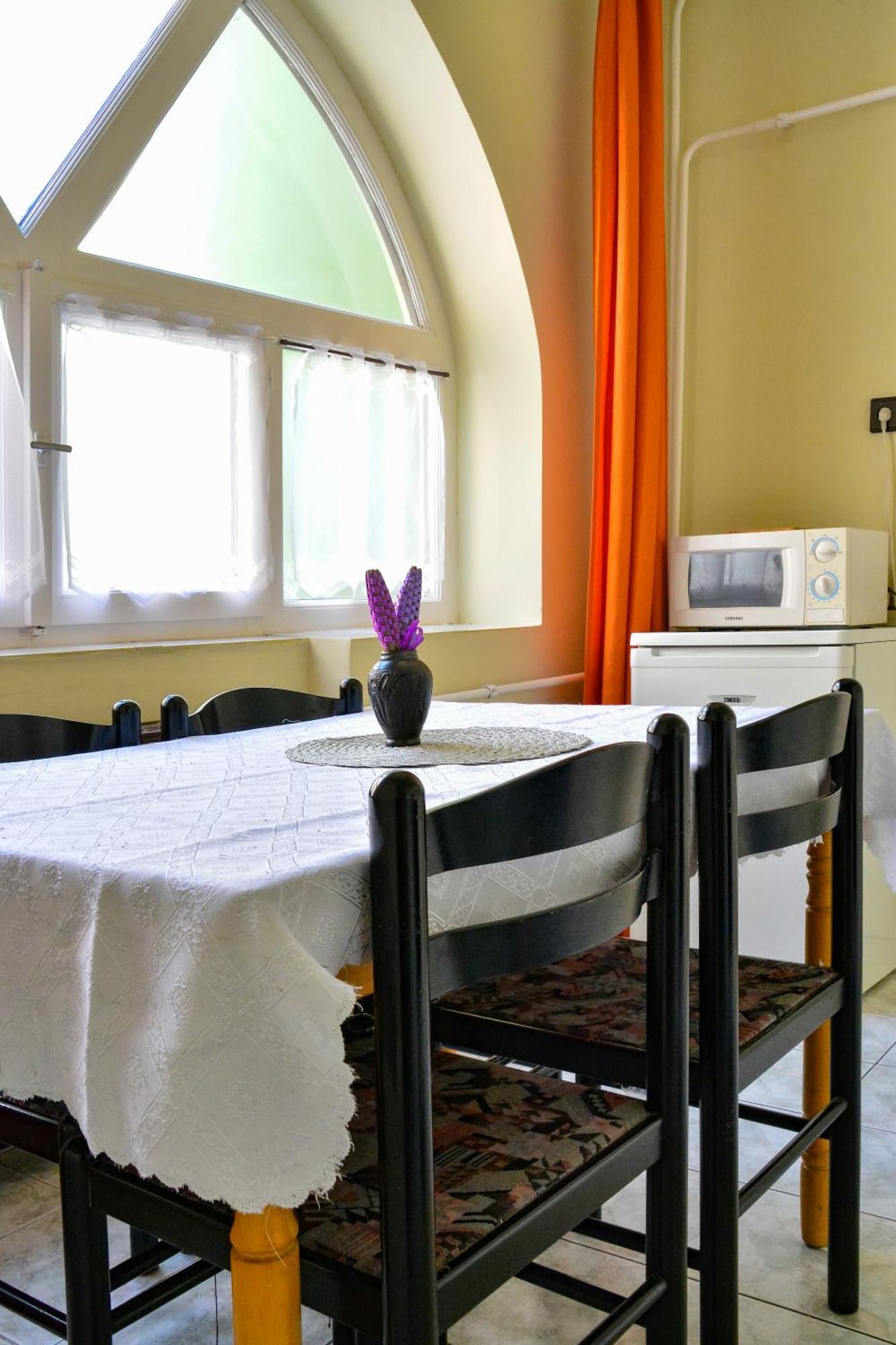Afrodite Apartmanok Eger Bagian luar foto