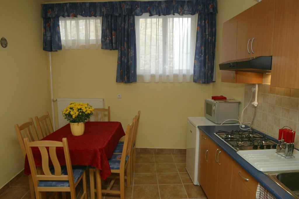 Afrodite Apartmanok Eger Ruang foto