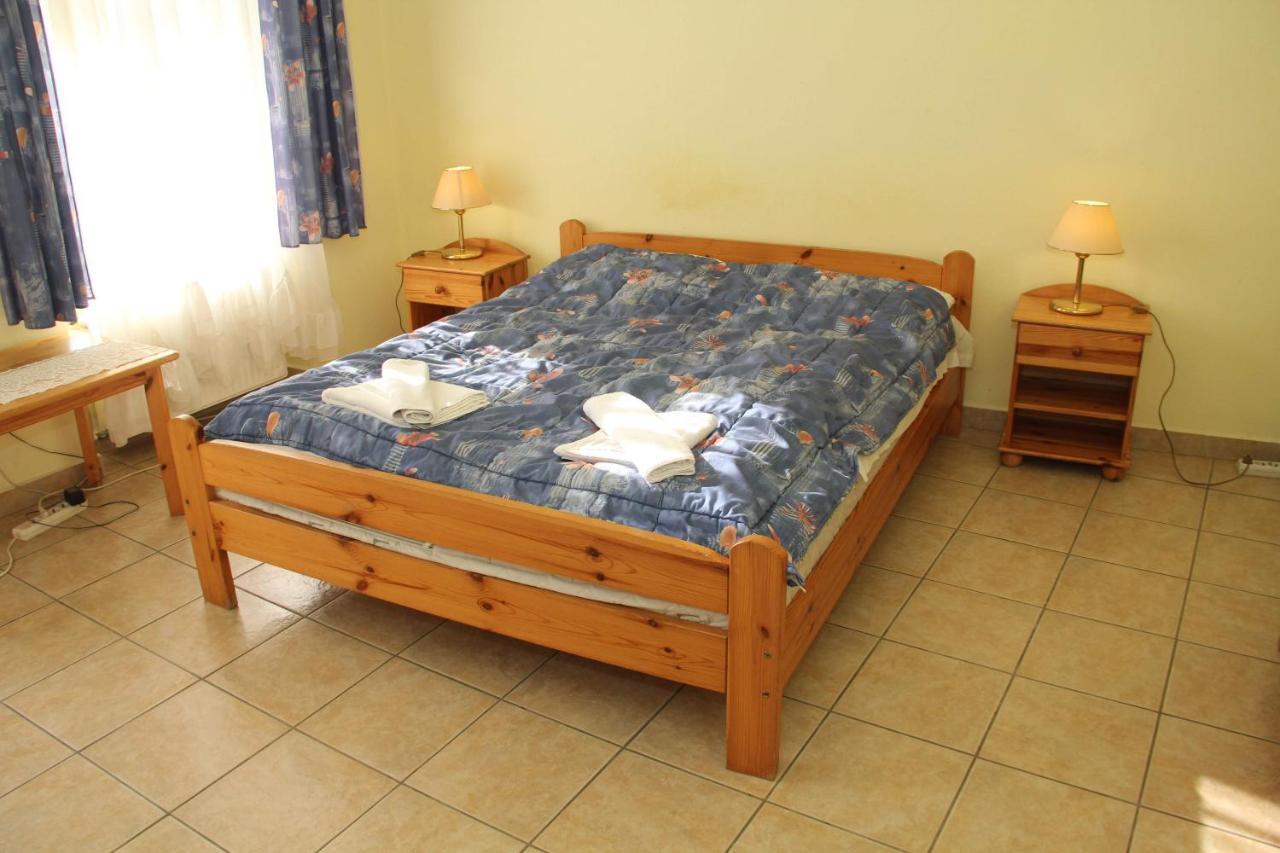 Afrodite Apartmanok Eger Bagian luar foto