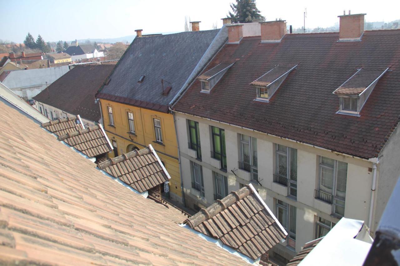 Afrodite Apartmanok Eger Bagian luar foto
