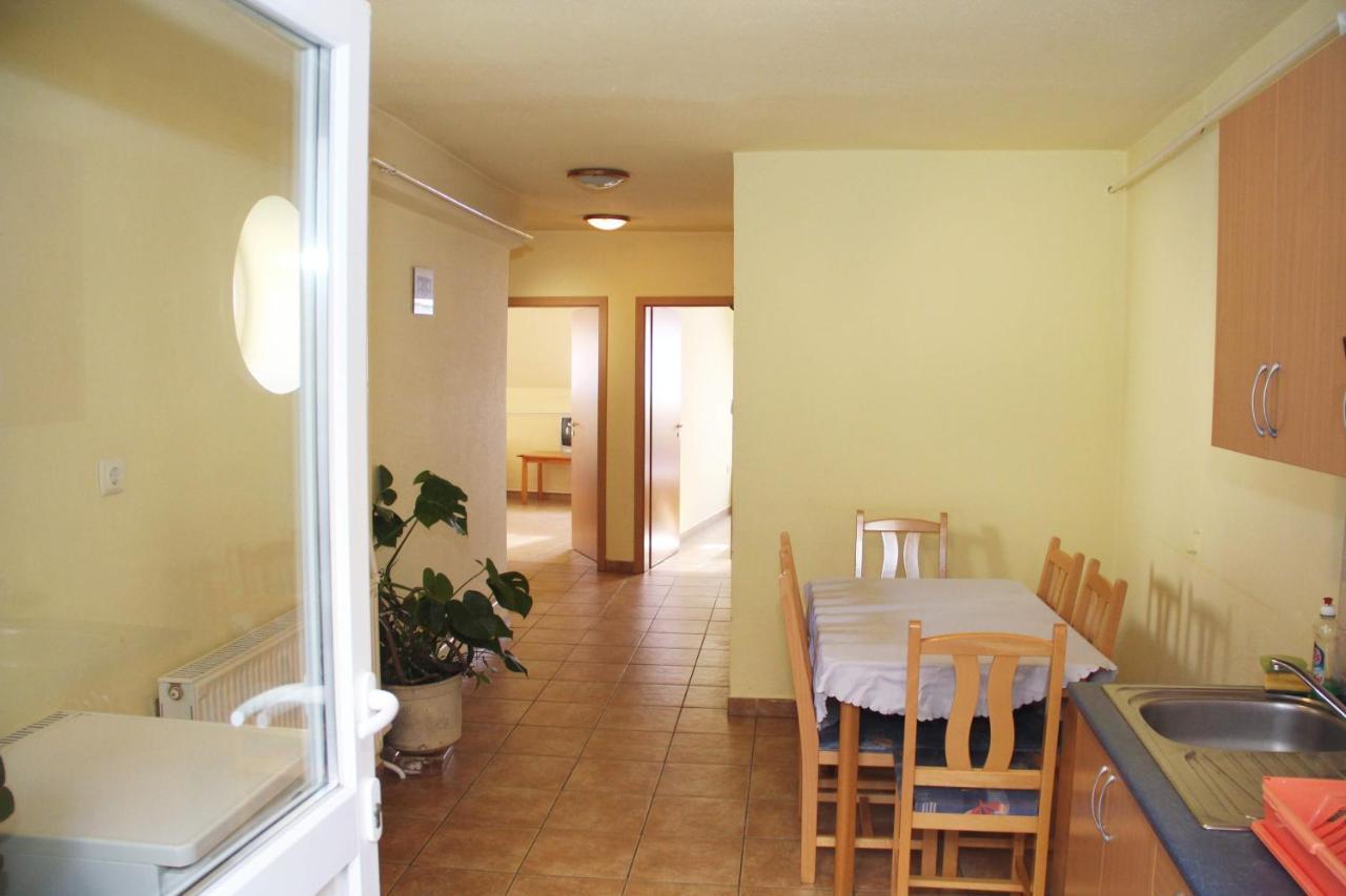 Afrodite Apartmanok Eger Bagian luar foto