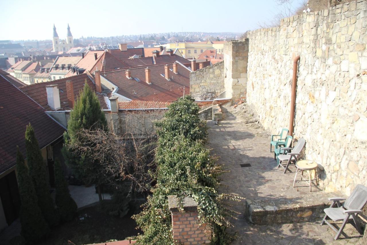 Afrodite Apartmanok Eger Bagian luar foto