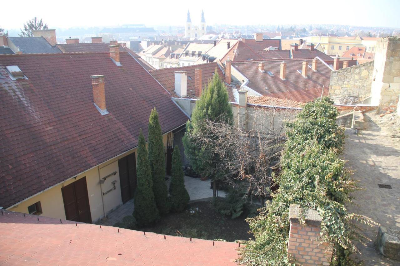Afrodite Apartmanok Eger Bagian luar foto