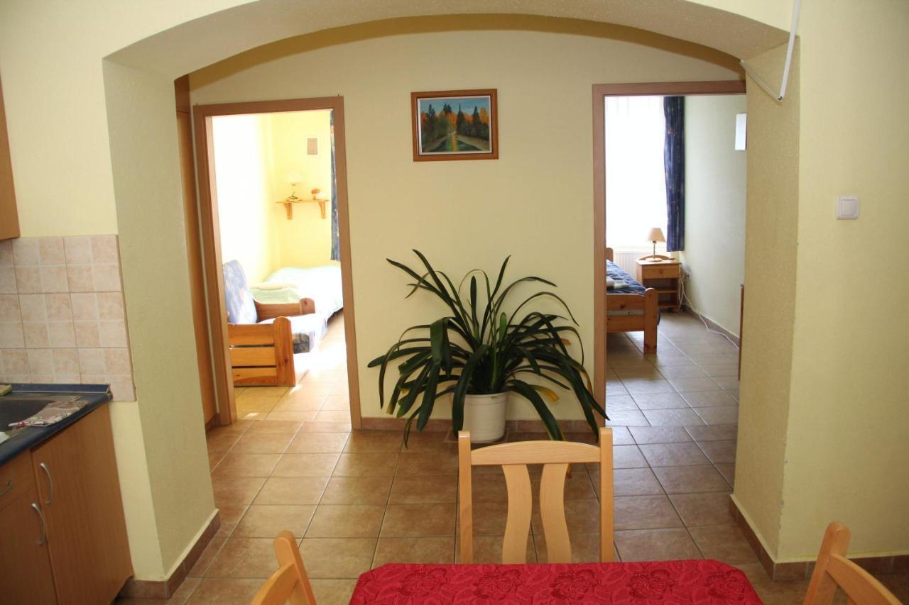 Afrodite Apartmanok Eger Bagian luar foto