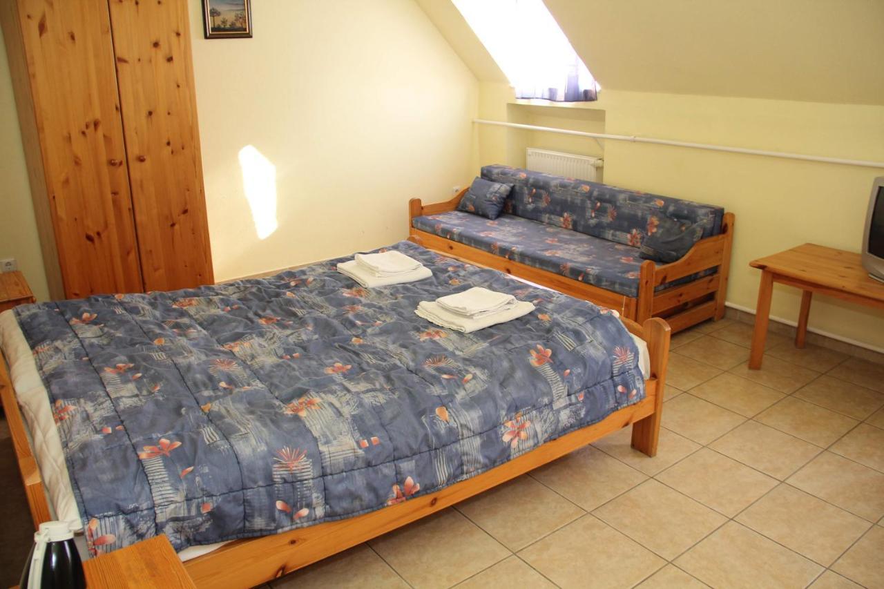 Afrodite Apartmanok Eger Bagian luar foto