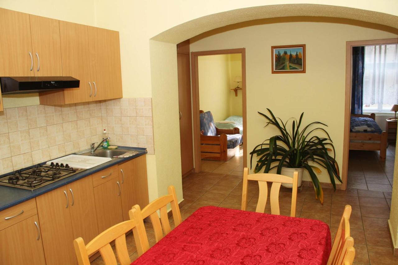 Afrodite Apartmanok Eger Bagian luar foto
